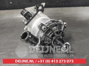 Gebruikte Extra waterpomp Nissan Qashqai (J12) 1.5 VC-T e-Power 16V Prijs op aanvraag aangeboden door V.Deijne Jap.Auto-onderdelen BV