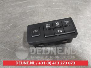 Gebruikte ASR schakelaar Mazda CX-5 II (KF) 2.0 SkyActiv-G 165 16V 2WD Prijs op aanvraag aangeboden door V.Deijne Jap.Auto-onderdelen BV
