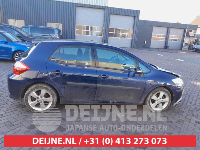 Portier 4Deurs rechts-achter van een Toyota Auris (E15) 1.8 16V HSD Full Hybrid 2013