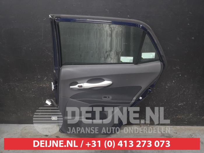 Portier 4Deurs rechts-achter van een Toyota Auris (E15) 1.8 16V HSD Full Hybrid 2013