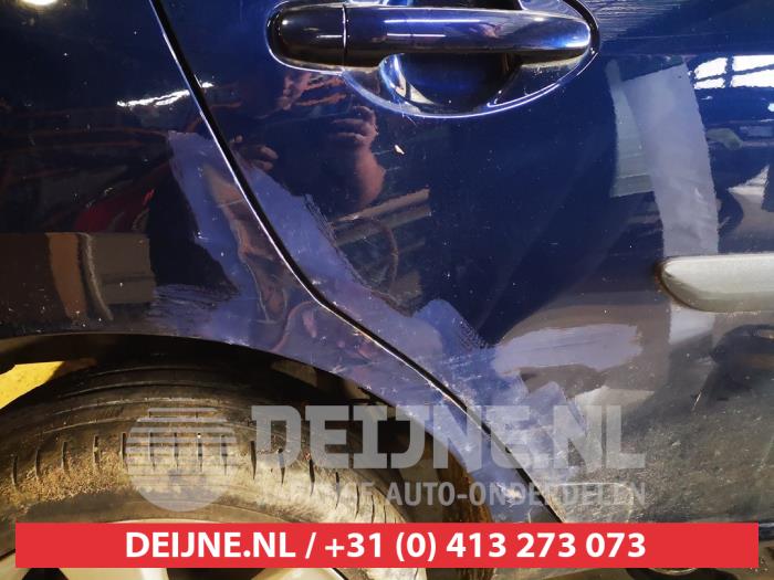 Portier 4Deurs rechts-achter van een Toyota Auris (E15) 1.8 16V HSD Full Hybrid 2013