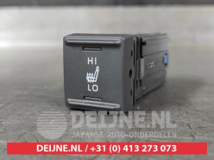 Używane Przelacznik ogrzewania fotela Toyota Yaris IV (P21/PA1/PH1) 1.5 12V Hybrid 115 Cena na żądanie oferowane przez V.Deijne Jap.Auto-onderdelen BV