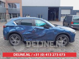 Gebruikte Ruit Extra 4Deurs rechts-achter Mazda CX-5 II (KF) 2.0 SkyActiv-G 165 16V 2WD Prijs € 50,00 Margeregeling aangeboden door V.Deijne Jap.Auto-onderdelen BV