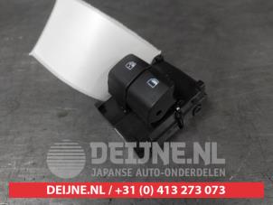 Używane Przelacznik combi okienny Hyundai i10 1.0 12V Cena € 75,00 Procedura marży oferowane przez V.Deijne Jap.Auto-onderdelen BV