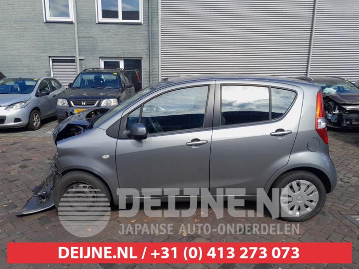 Sidofönster, vänster bak från en Suzuki Splash 1.2 VVT 16V 2011