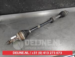 Begagnade Drivaxel, höger fram Toyota Auris (E18) 1.3 VVT-I 16V Pris på förfrågan erbjuds av V.Deijne Jap.Auto-onderdelen BV