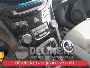 Gebruikte Kachel Bedieningspaneel Chevrolet Orlando 2.0 D 16V Prijs op aanvraag aangeboden door V.Deijne Jap.Auto-onderdelen BV