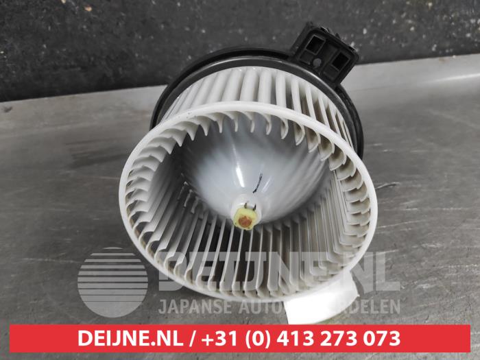 Fläktmotor för uppvärmning och ventilation från en Mazda CX-5 I (KE,GH) 2.0 SkyActiv-G 16V 2WD 2016
