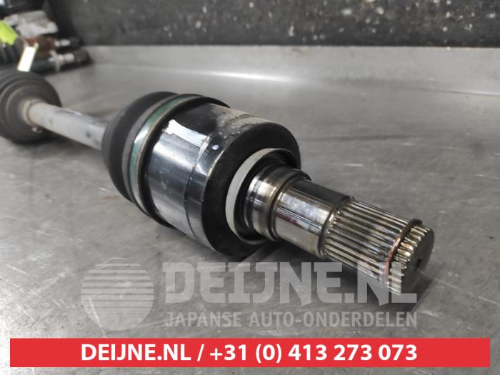 Drivaxel, vänster fram från en Mazda CX-5 I (KE,GH) 2.0 SkyActiv-G 16V 2WD 2016