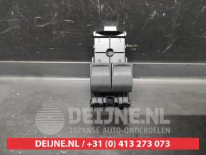 Begagnade Flerfunktionsbrytare, fönster Toyota Aygo X 1.0 12V VVT-i Pris på förfrågan erbjuds av V.Deijne Jap.Auto-onderdelen BV