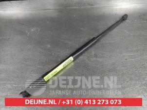 Begagnade Gasfjäder, vänster bak Hyundai Getz 1.3i 12V Pris på förfrågan erbjuds av V.Deijne Jap.Auto-onderdelen BV
