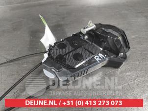 Używane Mechanizm blokady drzwi prawych tylnych wersja 4-drzwiowa Toyota Yaris Cross (PB1/PJ1) 1.5 12V Hybrid 115 Cena € 100,00 Procedura marży oferowane przez V.Deijne Jap.Auto-onderdelen BV