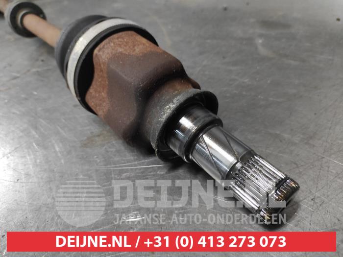 Drivaxel, höger fram från en Mitsubishi Colt (Z2/Z3) 1.3 16V 2008