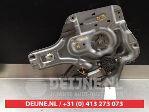 Begagnade Fönstermekanism för bakre dörr, 4-dörrars, vänster Kia Cerato 1.5 CRDi 16V Pris på förfrågan erbjuds av V.Deijne Jap.Auto-onderdelen BV