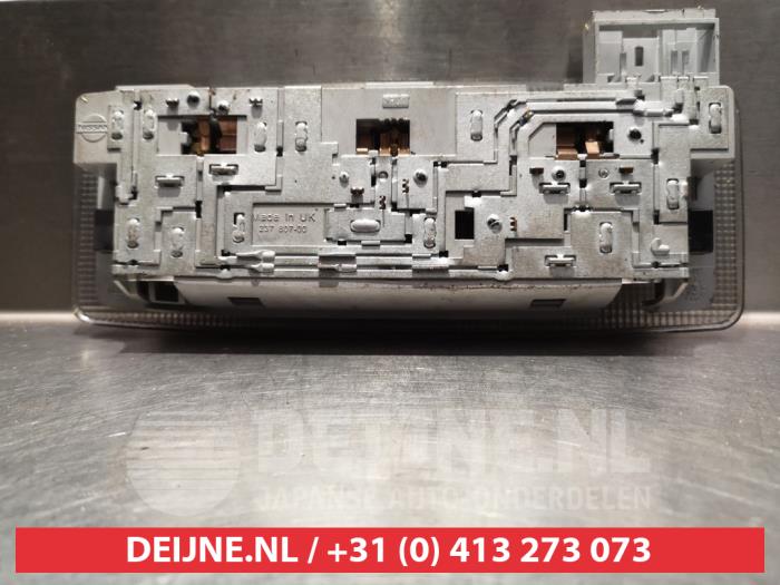 Innerbelysning, fram från en Nissan Almera (N16) 1.8 16V 2002