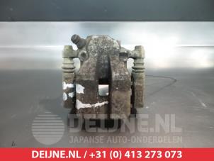 Gebruikte Remklauw (Tang) links-achter Toyota RAV4 (A3) 2.2 D-4D 16V 4x4 Prijs € 45,00 Margeregeling aangeboden door V.Deijne Jap.Auto-onderdelen BV