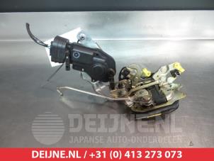 Gebruikte Deurslot Mechaniek 4Deurs links-achter Toyota Hilux II 2.4 TD 4x4 Prijs € 25,00 Margeregeling aangeboden door V.Deijne Jap.Auto-onderdelen BV