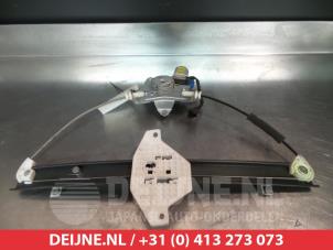 Begagnade Fönstermekanism för bakre dörr, 4-dörrars, vänster Chevrolet Captiva (C100) 2.4 16V 4x4 Pris på förfrågan erbjuds av V.Deijne Jap.Auto-onderdelen BV