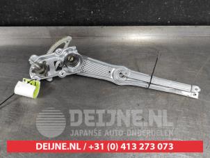 Begagnade Fönstermekanism, 2-dörrars, höger fram Toyota Yaris (P1) 1.3 16V VVT-i Pris € 35,00 Marginaltabell erbjuds av V.Deijne Jap.Auto-onderdelen BV