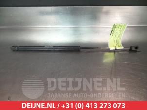 Gebruikte Kofferdekseldemper rechts-achter Kia Soul I (AM) 1.6 CRDi 16V Prijs € 20,00 Margeregeling aangeboden door V.Deijne Jap.Auto-onderdelen BV