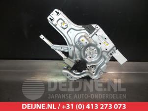 Begagnade Fönstermekanism för bakre dörr, 4-dörrars, vänster Kia Cerato 2.0 CVVT 16V Pris på förfrågan erbjuds av V.Deijne Jap.Auto-onderdelen BV