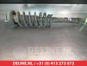 Używane Stopa amortyzatora prawy tyl Chevrolet Epica 2.0 D 16V Cena na żądanie oferowane przez V.Deijne Jap.Auto-onderdelen BV