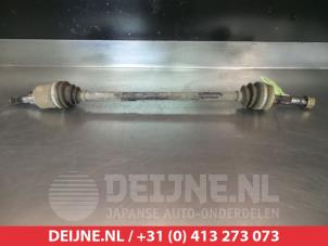 Gebruikte Steekas links-achter Nissan Qashqai (J10) 2.0 16V 4x4 Prijs € 50,00 Margeregeling aangeboden door V.Deijne Jap.Auto-onderdelen BV