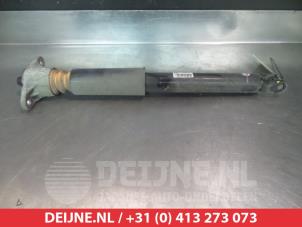 Begagnade Stötdämpare, höger bak Hyundai i30 (GDHB5) 1.4 16V Pris € 25,00 Marginaltabell erbjuds av V.Deijne Jap.Auto-onderdelen BV