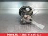Servostyrningspump från en Mitsubishi Pajero Sport (K7/9) 2.5 TD GLS 2003