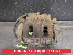 Gebruikte Remklauw (Tang) links-voor Mitsubishi Pajero Hardtop (V6/7) 3.2 DI-D 16V Autom. Prijs € 70,00 Margeregeling aangeboden door V.Deijne Jap.Auto-onderdelen BV