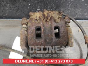 Gebruikte Remklauw (Tang) rechts-voor Mitsubishi Pajero Hardtop (V6/7) 3.2 DI-D 16V Autom. Prijs € 62,50 Margeregeling aangeboden door V.Deijne Jap.Auto-onderdelen BV