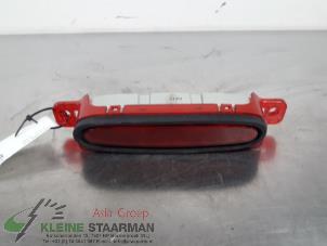 Używane Dodatkowe swiatlo stopu srodek Mazda 3 (BK12) 2.0i 16V Cena € 42,50 Procedura marży oferowane przez Kleine Staarman B.V. Autodemontage