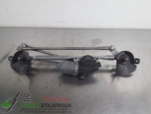 Używane Silnik wycieraczek przednich Mitsubishi Outlander (GF/GG) 2.0 16V PHEV 4x4 Cena € 99,83 Z VAT oferowane przez Kleine Staarman B.V. Autodemontage