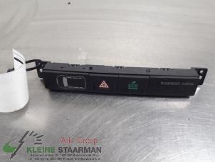 Używane Przelacznik swiatel awaryjnych Mitsubishi Outlander (GF/GG) 2.0 16V PHEV 4x4 Cena € 51,43 Z VAT oferowane przez Kleine Staarman B.V. Autodemontage