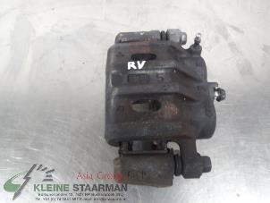 Używane Zacisk hamulcowy prawy przód Mitsubishi Outlander (GF/GG) 2.0 16V PHEV 4x4 Cena € 51,43 Z VAT oferowane przez Kleine Staarman B.V. Autodemontage