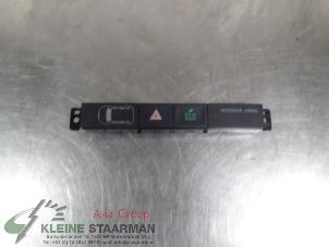 Używane Przelacznik swiatel awaryjnych Mitsubishi Outlander (GF/GG) 2.0 16V PHEV 4x4 Cena € 51,43 Z VAT oferowane przez Kleine Staarman B.V. Autodemontage