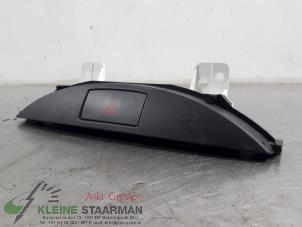 Begagnade Nödbelysningsbrytare Mazda MX-5 (NC18/1A) 1.8i 16V Pris € 42,50 Marginaltabell erbjuds av Kleine Staarman B.V. Autodemontage