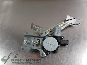 Używane Mechanizm szyby prawej tylnej wersja 4-drzwiowa Mitsubishi Outlander (CW) 2.0 16V 4x2 Cena € 75,00 Procedura marży oferowane przez Kleine Staarman B.V. Autodemontage
