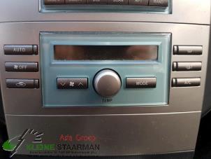 Begagnade Värmekontrollpanel Toyota Corolla Verso (R10/11) 1.8 16V VVT-i Pris € 42,50 Marginaltabell erbjuds av Kleine Staarman B.V. Autodemontage