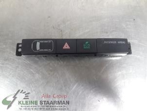 Używane Przelacznik swiatel awaryjnych Mitsubishi Outlander (GF/GG) 2.0 16V PHEV 4x4 Cena € 51,43 Z VAT oferowane przez Kleine Staarman B.V. Autodemontage