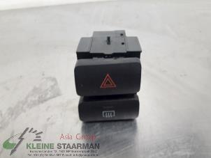 Używane Przelacznik swiatel awaryjnych Toyota Corolla (E12) 1.6 16V VVT-i Cena na żądanie oferowane przez Kleine Staarman B.V. Autodemontage