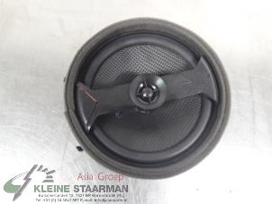 Używane Glosnik Mitsubishi Outlander (GF/GG) 2.0 16V PHEV 4x4 Cena € 51,43 Z VAT oferowane przez Kleine Staarman B.V. Autodemontage