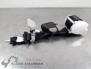 Używane Pas bezpieczenstwa srodkowy tyl Toyota Yaris III (P13) 1.5 16V Dual VVT-iE Cena € 60,00 Procedura marży oferowane przez Kleine Staarman B.V. Autodemontage