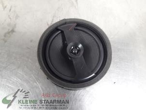 Używane Glosnik Mitsubishi Outlander (GF/GG) 2.0 16V PHEV 4x4 Cena € 51,43 Z VAT oferowane przez Kleine Staarman B.V. Autodemontage