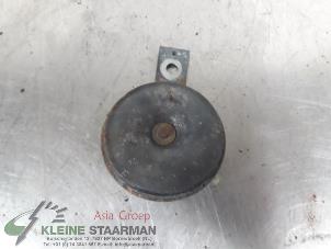 Używane Klakson Mitsubishi Outlander (GF/GG) 2.0 16V PHEV 4x4 Cena € 51,43 Z VAT oferowane przez Kleine Staarman B.V. Autodemontage