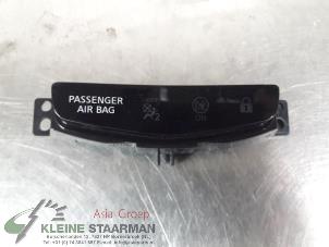 Używane Kontrolka poduszki powietrznej Nissan Qashqai (J11) 1.2 DIG-T 16V Cena € 42,50 Procedura marży oferowane przez Kleine Staarman B.V. Autodemontage