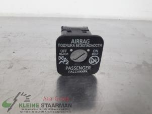 Używane Przelacznik poduszki powietrznej Mitsubishi Outlander (GF/GG) 2.0 16V PHEV 4x4 Cena € 51,43 Z VAT oferowane przez Kleine Staarman B.V. Autodemontage