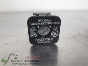 Używane Przelacznik poduszki powietrznej Mitsubishi Outlander (GF/GG) 2.0 16V PHEV 4x4 Cena € 51,43 Z VAT oferowane przez Kleine Staarman B.V. Autodemontage