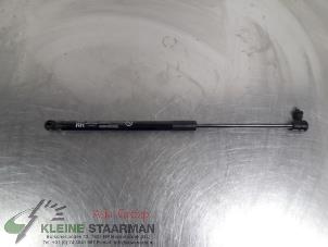 Begagnade Gasfjäder, höger bak Hyundai Kona (OS) 1.0 T-GDI 12V Pris € 42,50 Marginaltabell erbjuds av Kleine Staarman B.V. Autodemontage