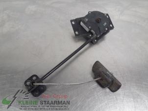 Używane Winda kola zapasowego Kia Carens III (FG) 2.0i CVVT 16V Cena € 42,50 Procedura marży oferowane przez Kleine Staarman B.V. Autodemontage